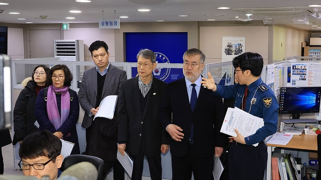 112치안종합상황실 둘러보는 이태원 특조위(사진=연합뉴스)