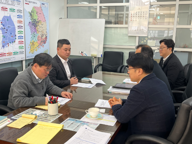 김대순 경기도 행정2부지사는 11일 산업통상자원부와 지방시대위원회를 방문해 경기북부 접경지역의 기회발전특구 지정 필요성을 설명하고 수도권 적용 기준 마련을 요청했다. / 경기도