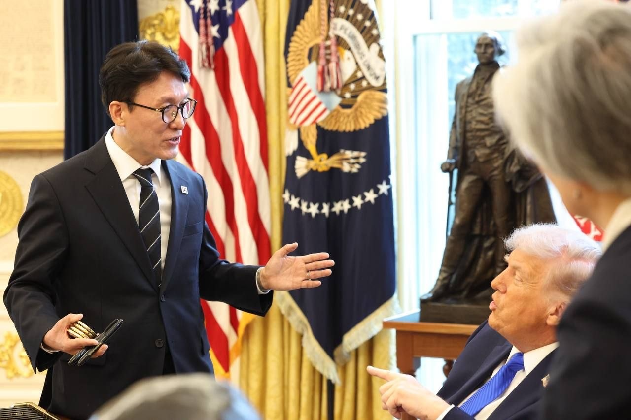 트럼프 대통령 만난 김민석 국무총리(사진=연합뉴스) 김민석 국무총리가 13일(현지시간) 미국 워싱턴DC 백악관에서 도널드 트럼프 미국 대통령과 면담하고 있다.