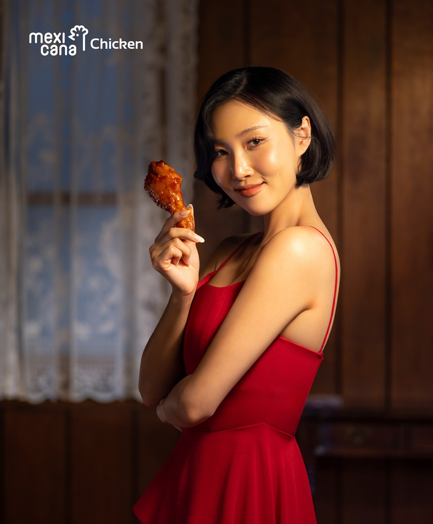 멕시카나치킨, 가수 화사 전속모델 발탁…브랜드 이미지 쇄신