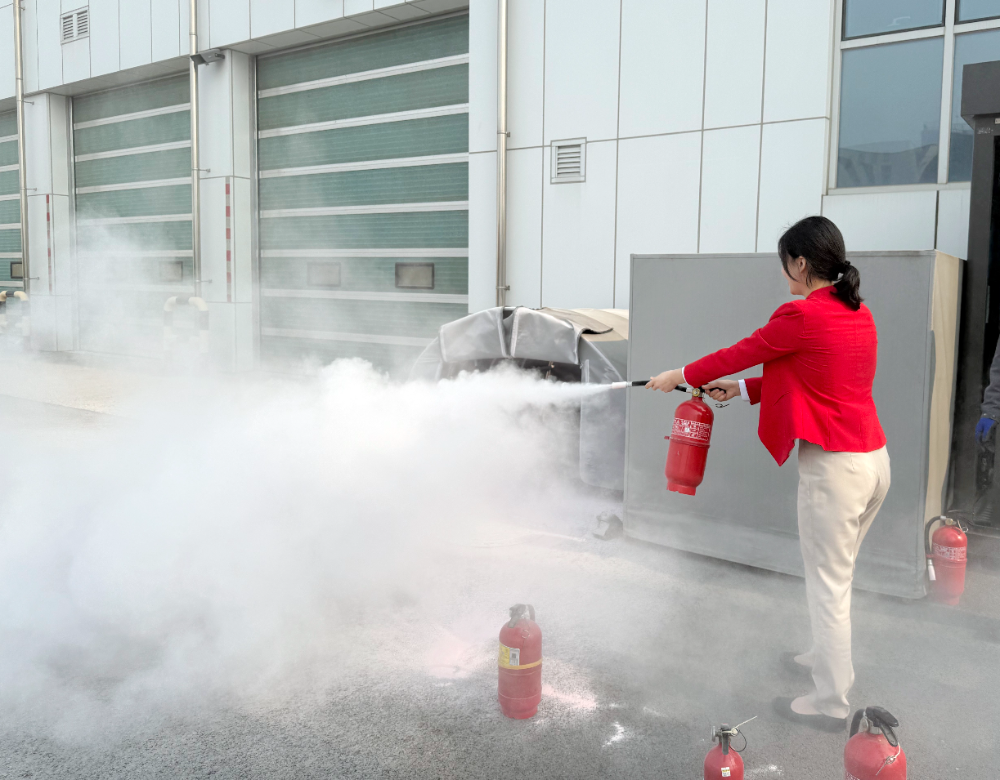 티웨이항공이 공항 소방대와 3~4월 중 국내 주요 공항에서 '찾아가는 소방안전교육'을 진행하며 안전 의식 강화에 나선다.(사진=티웨이항공)