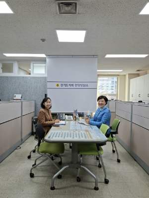 경기도의회 이채명 의원(안양 호계1·2·3동, 신촌동)은 지난 3월 19일 의회 안양상담소에서 안양시 관계자와 면담을 갖고, 호계동 일대 재건축·재개발에 따른 영유아 인구 증가와 어린이집 정원 운영 기준 문제를 논의했다. / 경기도의회