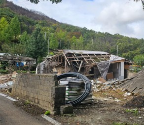 폐슬레이트 수거의 해 지원 대상 예시 (훼손방치된 석면 슬레이트 건축물) / 경기도