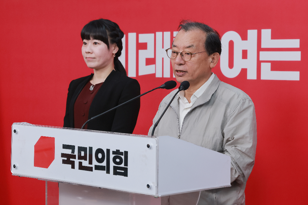 공천 관련 브리핑하는 이정현 공관위원장(사진=연합뉴스)