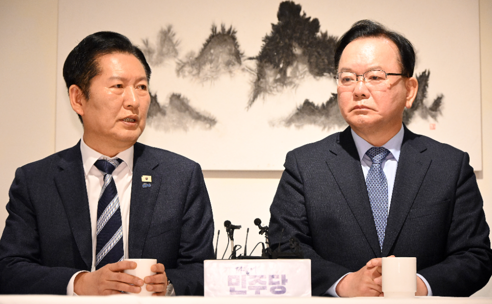 김부겸 전 국무총리와 회동하는 정청래 대표(사진=연합뉴스)