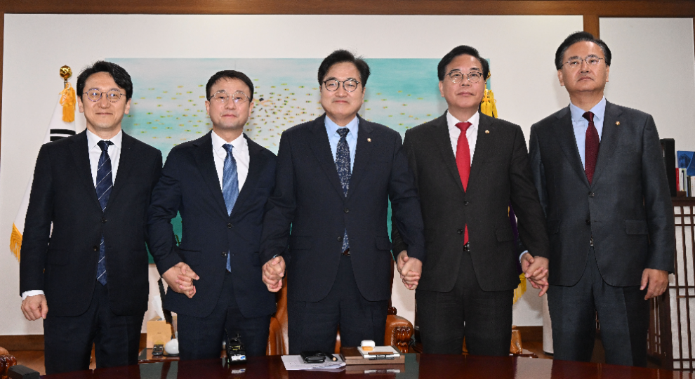 우원식 국회의장과 여야 원내대표단(사진=연합뉴스)