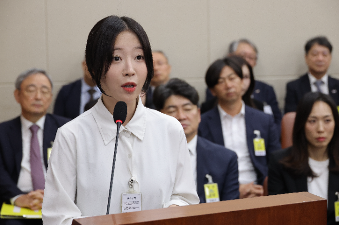 의원 질의에 답하는 쯔양.(사진=연합뉴스)