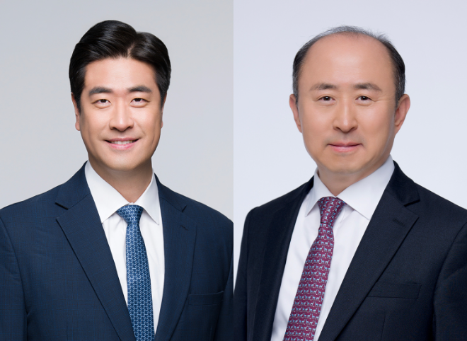 좌측부터 김세진 외국변호사, 윤강현 고문. 사진=법무법인 세종
