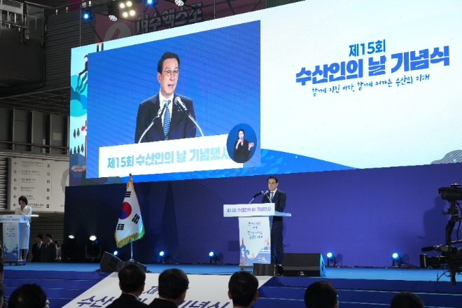 노동진 한국수산산업총연합회장이 1일, 전남 여수세계박람회장에서 열린 제15회 수산인의 날 기념식에서 개회사를 하고 있다. (사진=한국수산산업총연합회)