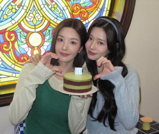 파리바게뜨, 파란라벨 모델로 권은비·김민주 발탁