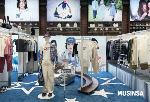 무신사, 디스커스 애슬레틱 ‘우먼 라인’ 팝업 진행