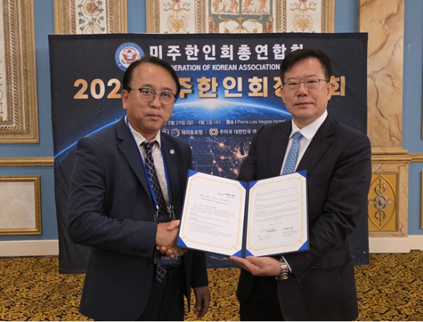 사진 왼쪽이 미주 라스베가스 한인회 김항호 회장, 오른쪽이 법무법인 성현 최재웅 대표변호사. (사진=법무법인 성현)