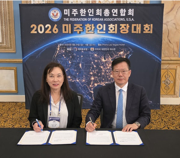 왼쪽이 미주 텍사스 오스틴 한인회 강수지 회장, 오른쪽이 법무법인 성현 최재웅 대표변호사. (사진=법무법인 성현)