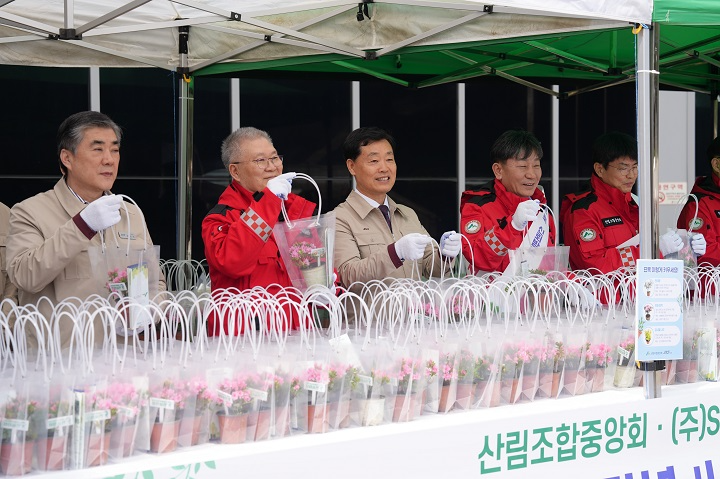 에스알-산림조합중앙회 합동 ‘내 나무 갖기’ 행사.(사진=SR)
