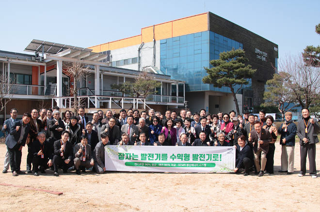 국민의힘 4차산업혁명 특별위원회( 위원장 한대규,전 한국전력공사 책임교수/경영학박사)는 지난 2일 (주)스마트 파워(의장 박기주), 김포공장에서 (주)JBC(전 사장 정귀동), 한국 자영업총연합회 (회장 이동균) 등 국내 비상발전기 분야 관계자 약 60명을 초청 현장 시연 및 사업설명회를 가졌다. (사진=스마트 파워)