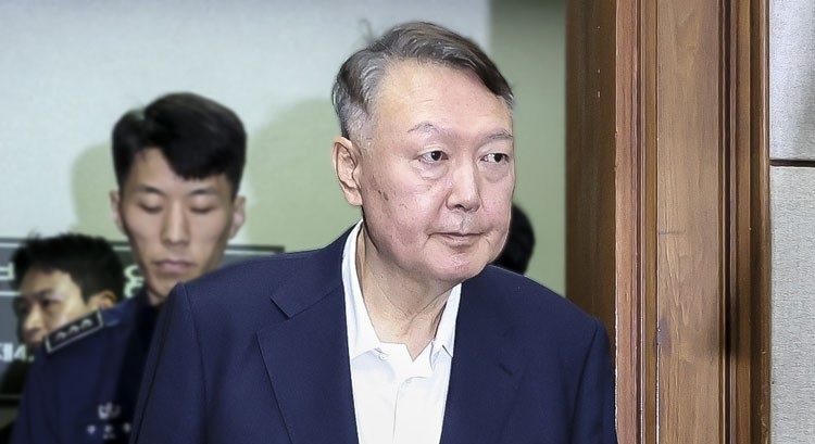 법정 들어서는 윤석열 전 대통령(사진=연합뉴스)
