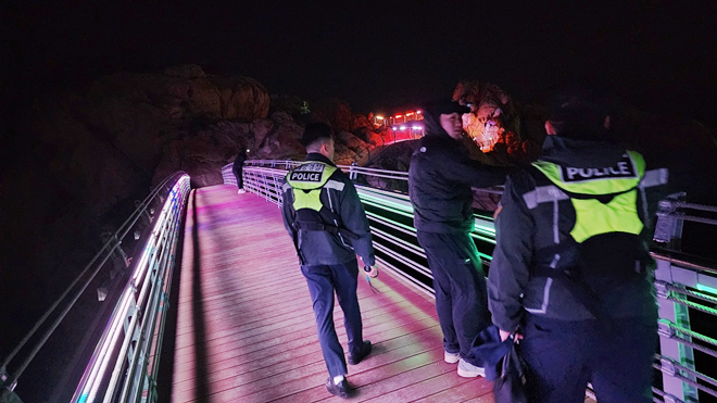 출입통제장소 순찰 모습.(제공=울산해양경찰서)