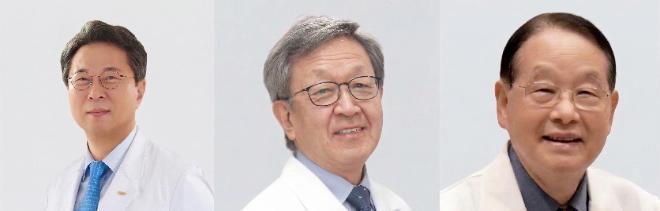(왼쪽부터) 제34회 JW중외박애상 수상자인 순천향대학교 부천병원 신응진 교수, JW중외봉사상 수상자인 서울아산병원 전성훈 교수, 의료법인 한마음의료재단 하나병원 박중겸 이사장