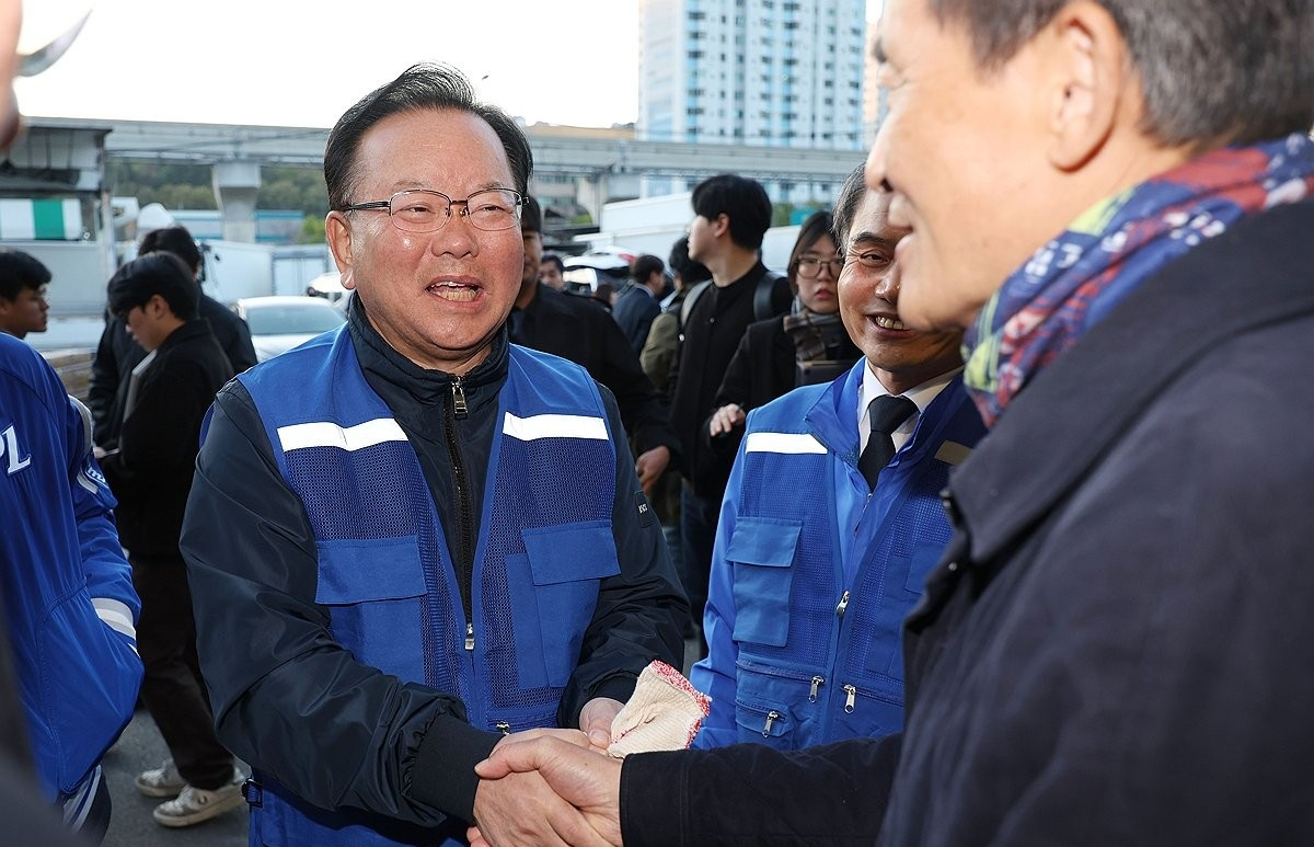 새벽시장 찾은 김부겸(사진=연합뉴스)