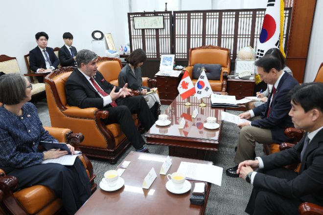 김석기 외교통일위원장, 필립 라포튠 주한캐나다대사 면담