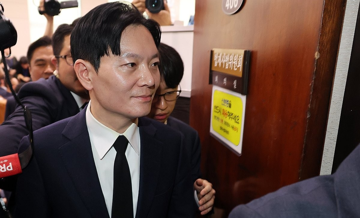 증인선서 거부한 뒤 퇴장하는 박상용 검사(사진=연합뉴스)