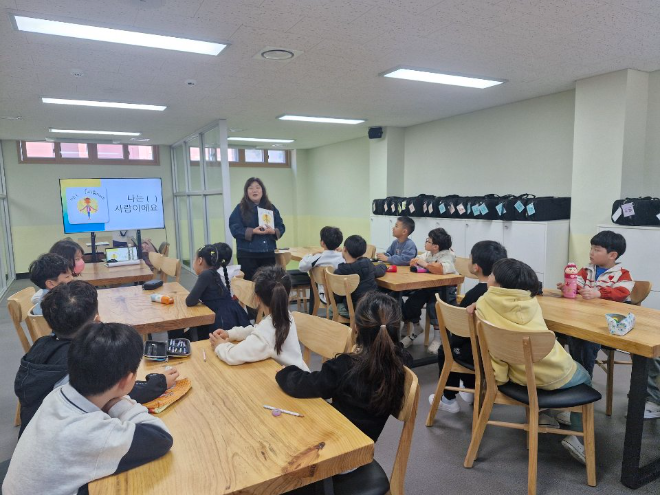 인천남부교육지원청이 도서 지역 교육 격차 해소를 위해 백령도를 찾아 현장 맞춤형 교육 지원을 실시했다. / 인천교육청
