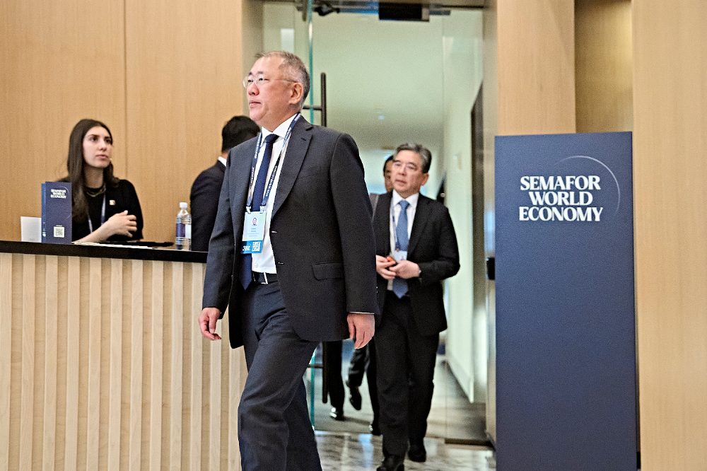 2026 세마포 월드 이코노미 행사에 참석한 현대차그룹 정의선 회장.(사진=현대차그룹)