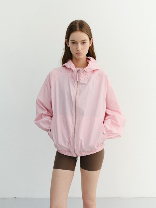 던스트, 초여름 수요 겨냥 얼리 써머 컬렉션 출시…레이어링 중심 트랜스시즈널 전략