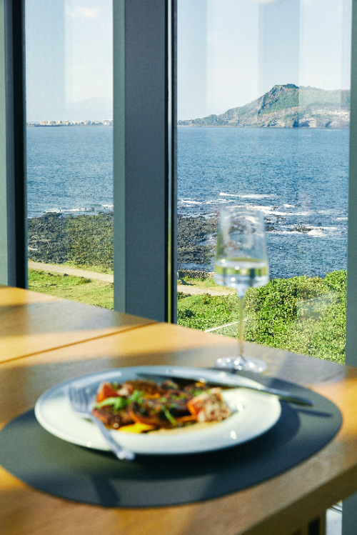 휘닉스 아일랜드, 제주 동부 자율주행 셔틀 ‘일출봉 GO’ 정류장 입점…성산일출봉 무료 연계