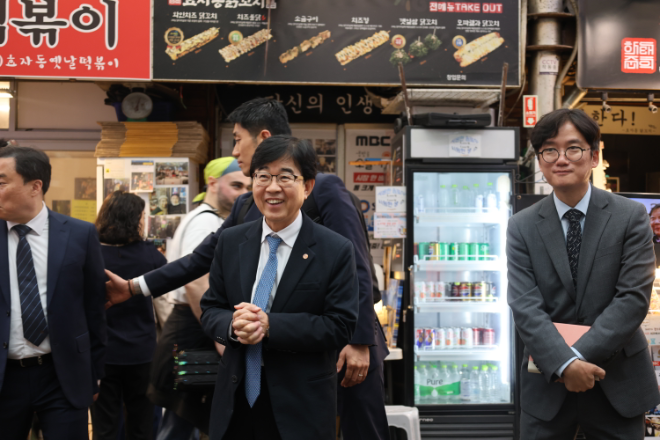 소진공 인태연 이사장, 통인시장서 자원순환 캠페인 및 장보기 행사 진행