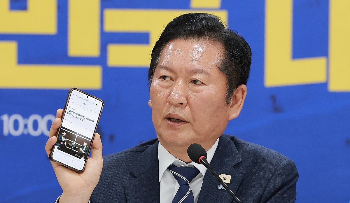 국민의힘 장동혁 대표 방미 비판하는 민주당 정청래 대표(사진=연합뉴스)