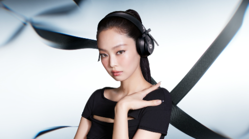 Beats, 제니와 두 번째 협업…오닉스 블랙 헤드폰 선보여