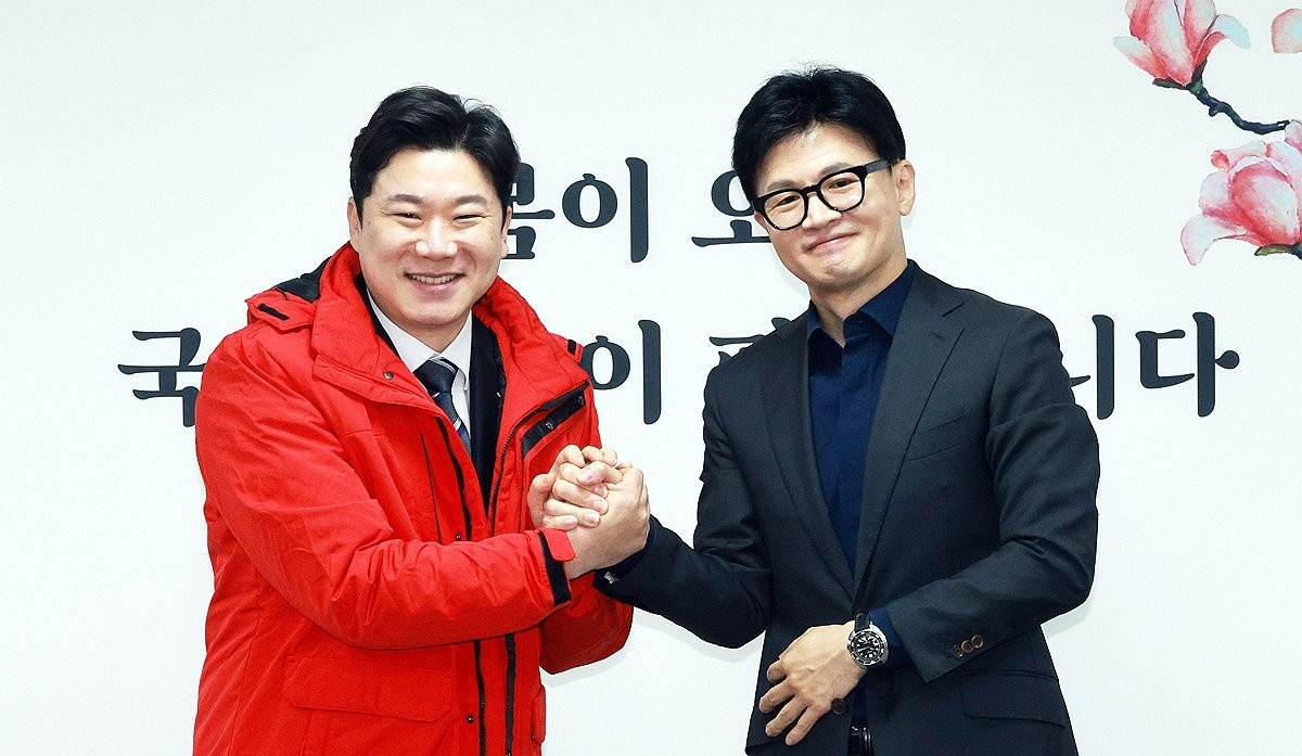 국민의힘 진종오 의원과 한동훈 전 대표(사진=연합뉴스)