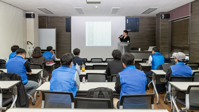지난 20일 공노총 AI특별위원회가 주관한 AI시대 공무원의 일하는 방식·조직문화 혁신 특강 모습.(제공=공노총)
