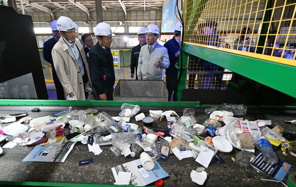 인천시, AI 로봇으로 자원 재활용 효율 1.5% UP… ‘스마트 환경 도시’속도