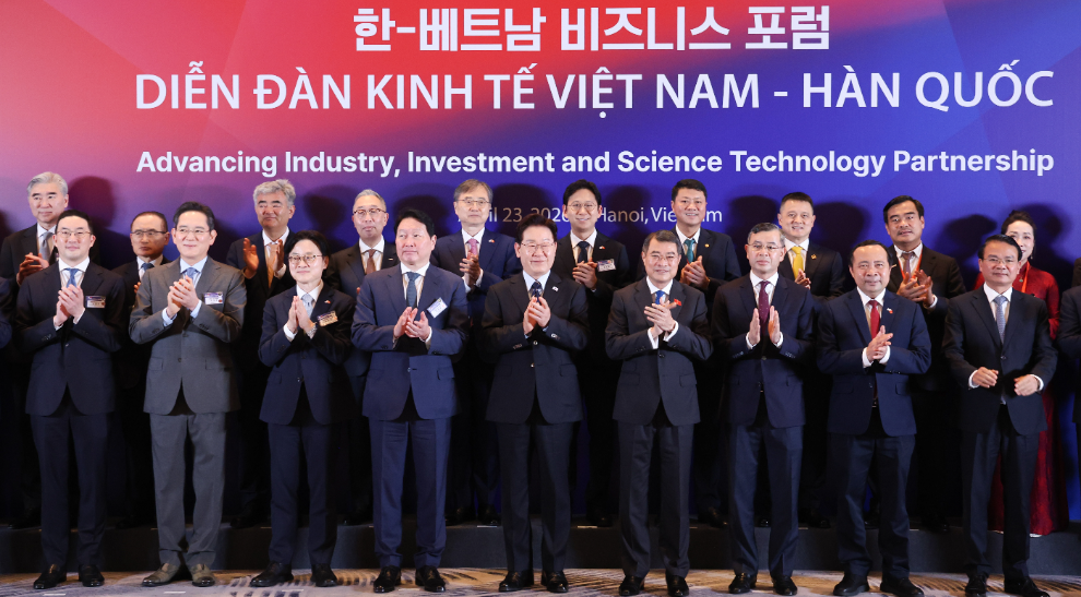 이재명 대통령과 한-베트남 기업인들(사진=연합뉴스)