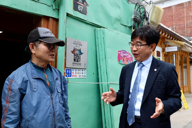 소진공 인태연 이사장, 북촌계동·삼청정독길 골목형상점가 현장 점검