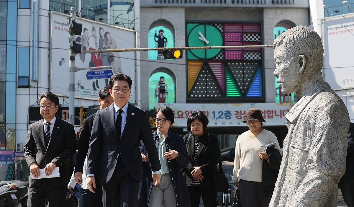 정원오, 전태일 열사 추모(사진=연합뉴스)