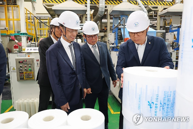 허종식 (오른쪽) 국회의원 (사진=연합뉴스)
