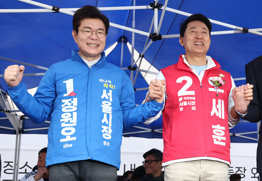 '지방선거 D-30'…축구대회 참석한 정원오·오세훈 후보.(사진=연합뉴스)
