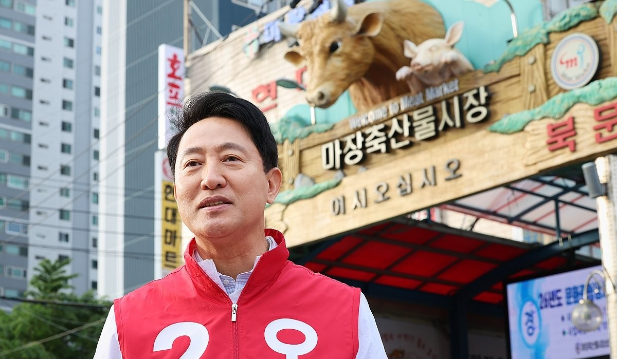 마장축산물시장 방문한 국민의힘 오세훈 서울시장 후보(사진=연합뉴스)