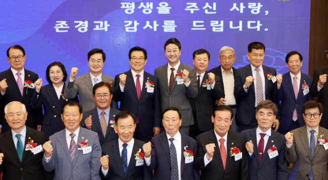김진경 의장(더불어민주당·시흥3)은 7일 수원에서 열린 ‘제54회 어버이날 기념식’에 참석했다. / 경기도의회