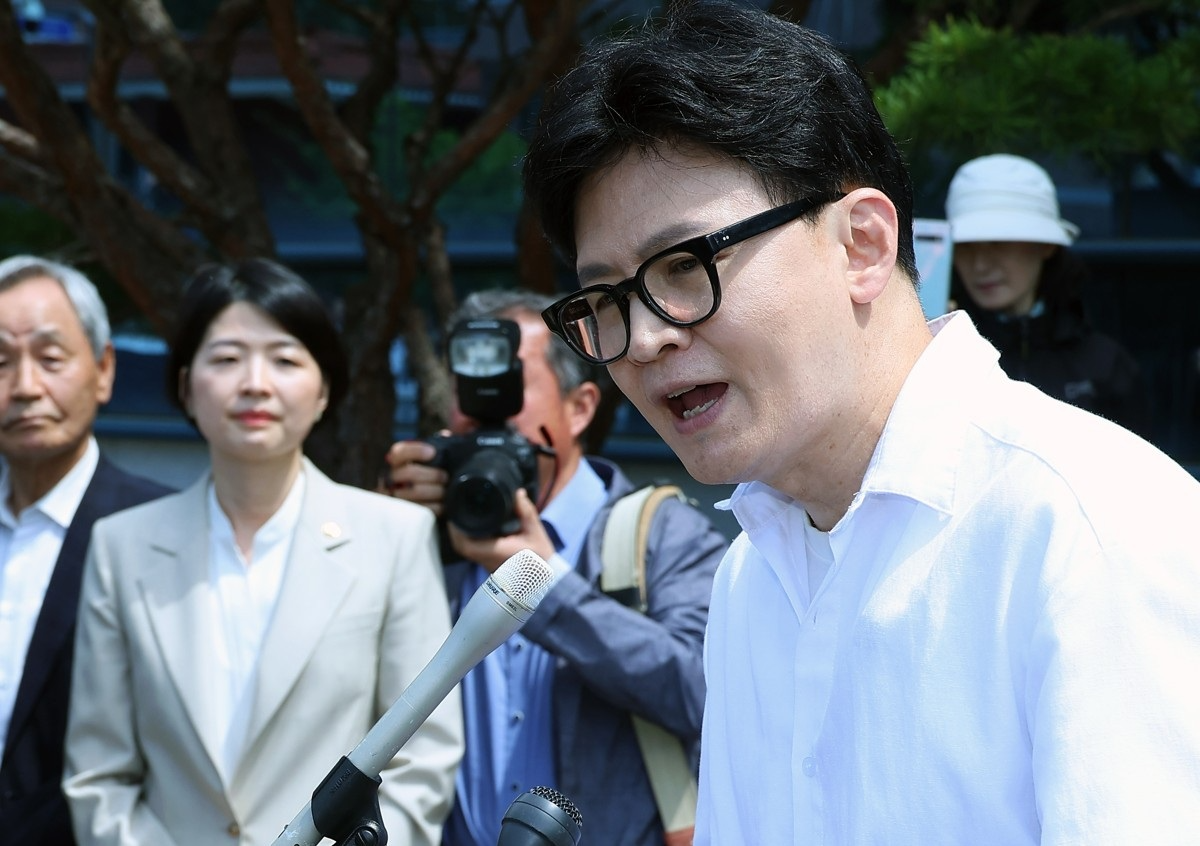 한동훈 북갑 보궐선거 무소속 예비후보와 일정에 참석한 한지아 국민의힘 의원(사진=연합뉴스)