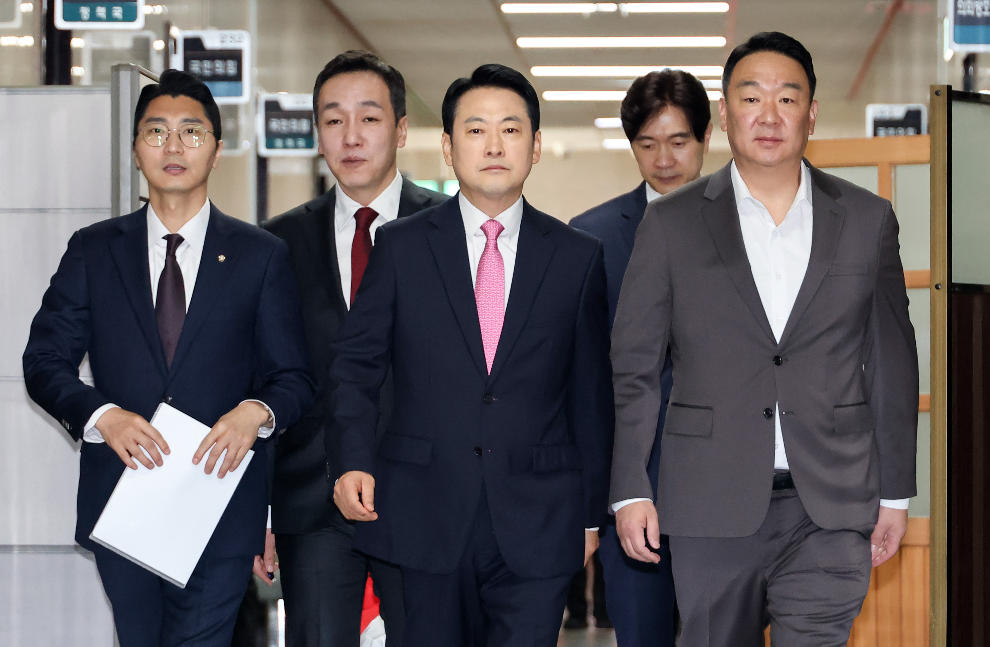 최고위 입장하는 장동혁 대표(사진=연합뉴스)