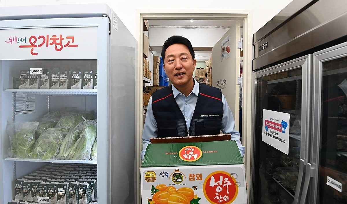 오세훈 서울시장 후보, 창신동쪽방촌 온기창고 1일 매니저 봉사 활동(사진=연합뉴스)