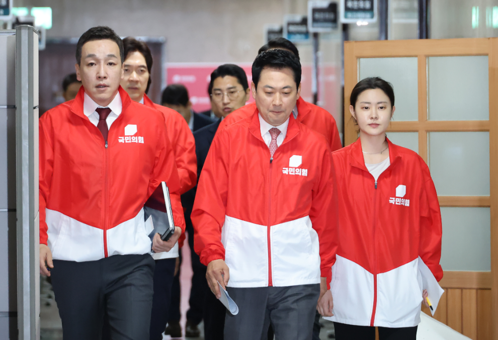 선대위 회의 입장하는 국민의힘(사진=연합뉴스)