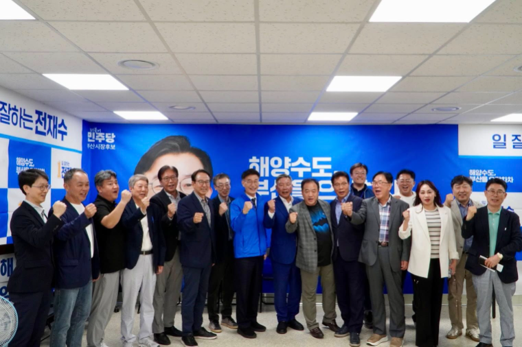 문대림 (가운데 왼쪽) 국회의원 (사진=의원실)