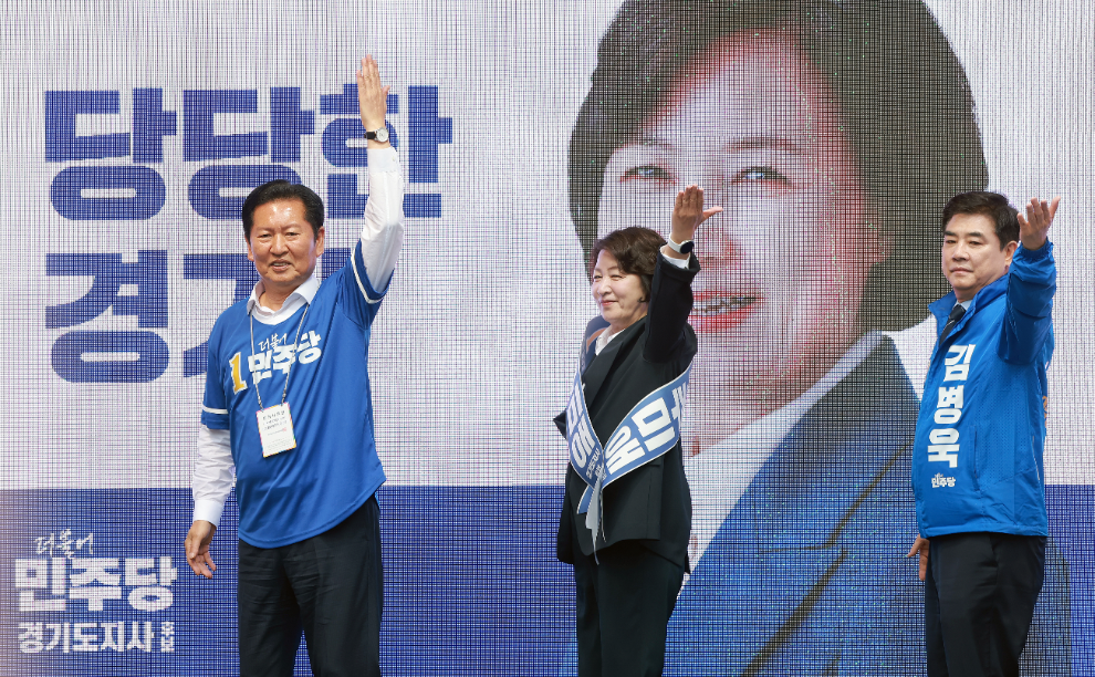 지방선거 공식 선거운동 첫날 성남 찾은 정청래 총괄상임선대위원장(사진=연합뉴스)