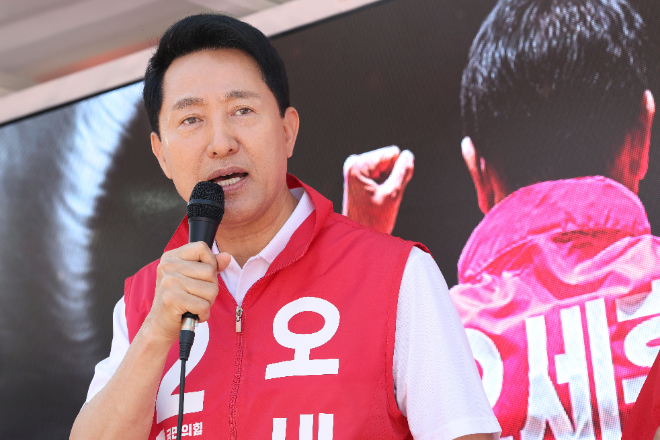 22일, 광진구 대시민 메시지동서울터미널/건대입구 롯데백화점 앞에서 지지 호소를 하고 있는 오세훈 후보. (사진=오세훈후보 선거 캠프)