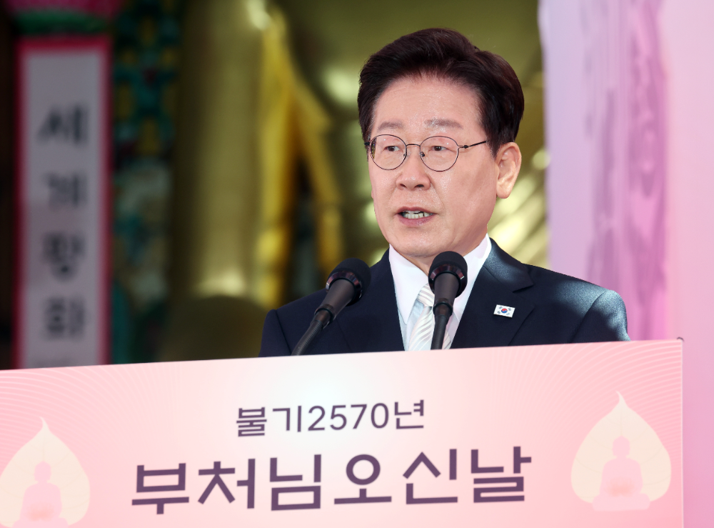 이재명 대통령이 24일 서울 종로구 조계사에서 열린 불기 2570년 부처님오신날 봉축법요식에서 축사하고 있다.(사진=연합뉴스)